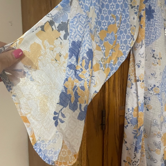 Plus 1x top handkerchief hem top - Picture 8 of 13